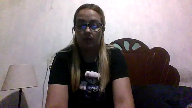 Samanthat33 online show from 10/31/25, 11:28