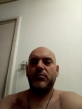 Snapshot of BartalesDaddy chatting on 01/22/25, 09:32 BartalesDaddy online show from 01/22/25, 09:32