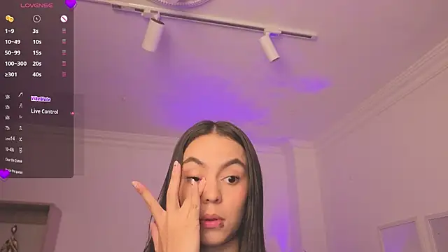 Snapshot of Aleejaa__ chatting on 04/25/26, 11:24 Aleejaa online show from 04/25/26, 11:24