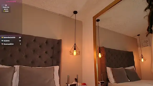 Snapshot of AngelinaRoss_ chatting on 03/02/25, 08:29 AngelinaRoss online show from 03/02/25, 08:29