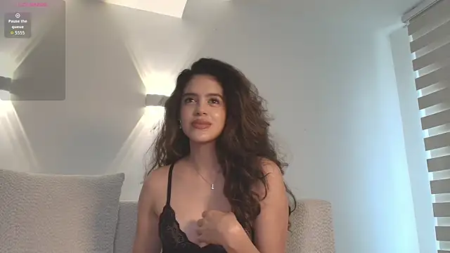 Snapshot of AngelinaRoss_ chatting on 03/10/26, 03:28 AngelinaRoss online show from 03/10/26, 03:28