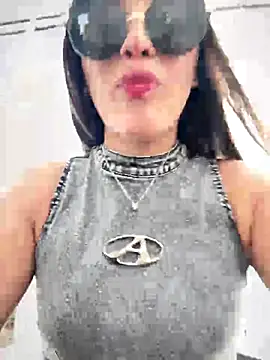 Rose-euphoria online show from 10/15/25, 02:06