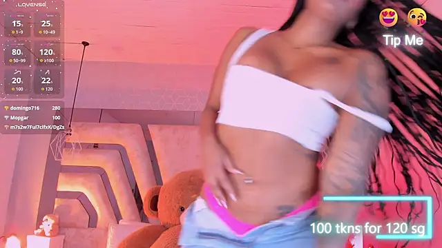 Snapshot of AngelineHeet chatting on 05/20/26, 03:45 AngelineHeet online show from 05/20/26, 03:45