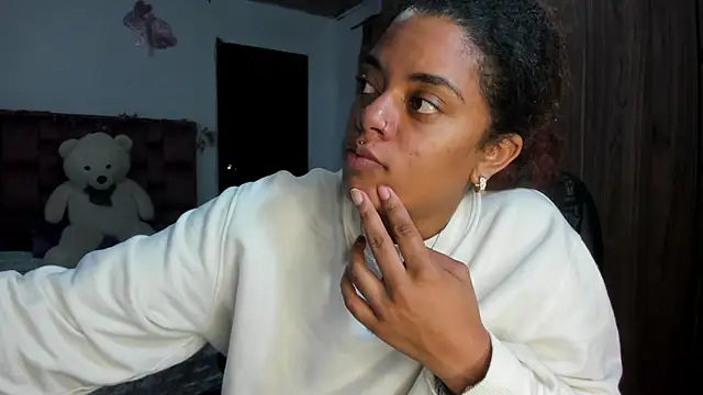 ladyrd1 online show from 04/17/26, 01:41