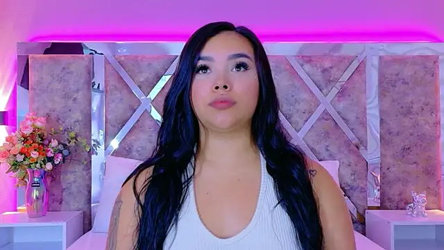 MarianaGarciaa   online show from 10/07/25, 07:00