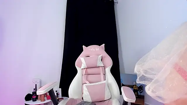 Snapshot of lovely_kitt chatting on 02/08/25, 12:38 lovely kitt online show from 02/08/25, 12:38