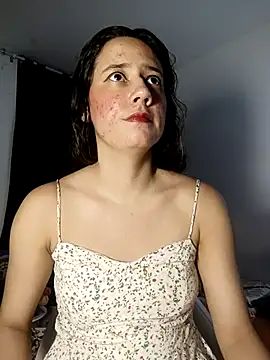 Snapshot of lovely_kitt chatting on 10/19/25, 01:39 lovely kitt online show from 10/19/25, 01:39