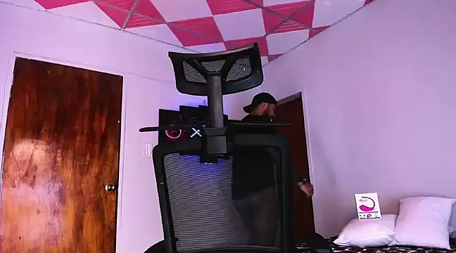 Sebas-hott online show from 12/21/24, 03:36