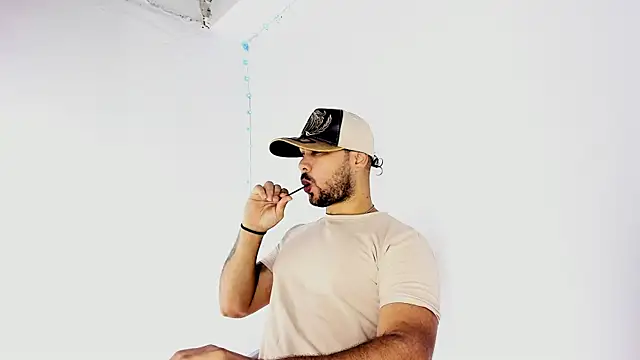 Sebas-hott online show from 09/17/25, 10:22