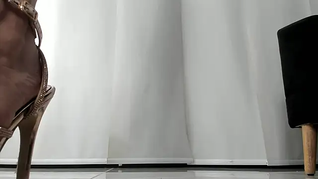 Snapshot of angelturned001 chatting on 12/10/24, 11:30 angelturned001 online show from 12/10/24, 11:30