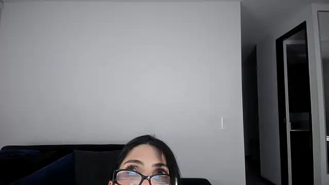 Snapshot of angelturned001 chatting on 12/22/25, 11:13 angelturned001 online show from 12/22/25, 11:13