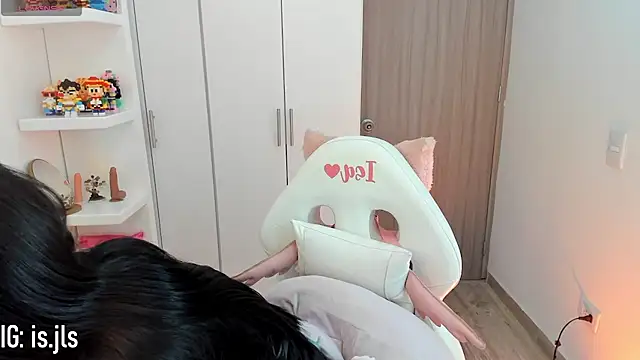 isa bellaa0 online show from 10/02/25, 04:30