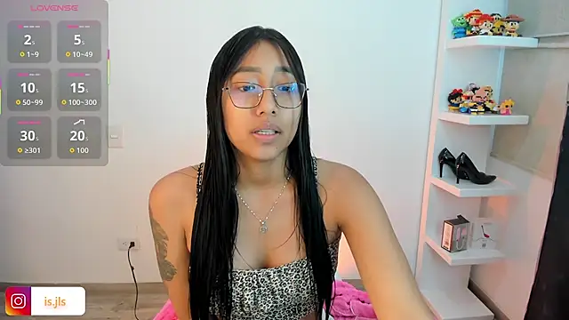 isa bellaa0 online show from 11/11/25, 11:10