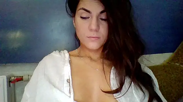 Snapshot of AliceTailor chatting on 06/20/26, 04:43 AliceTailor online show from 06/20/26, 04:43