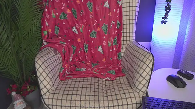 Snapshot of beyondthemask chatting on 12/17/25, 06:52 beyondthemask online show from 12/17/25, 06:52