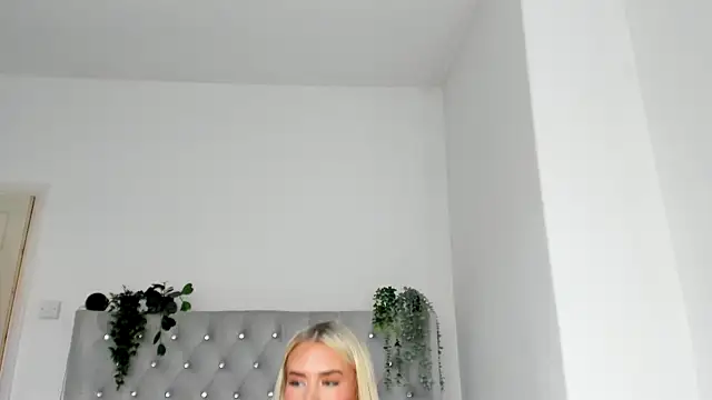 Snapshot of Alexia-Lee chatting on 01/18/25, 03:16 Alexia-Lee online show from 01/18/25, 03:16