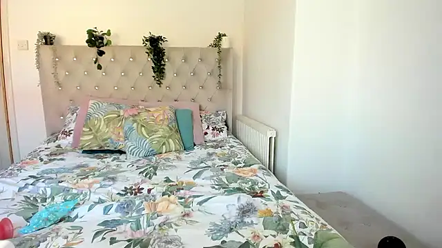 Snapshot of Alexia-Lee chatting on 03/08/25, 01:14 Alexia-Lee online show from 03/08/25, 01:14