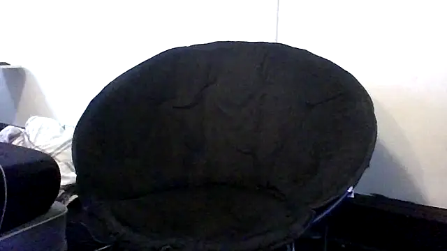 Snapshot of Enos3 chatting on 04/21/26, 11:07 Enos3 online show from 04/21/26, 11:07