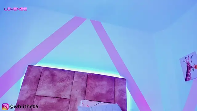 isabella whiithe online show from 02/24/25, 11:41