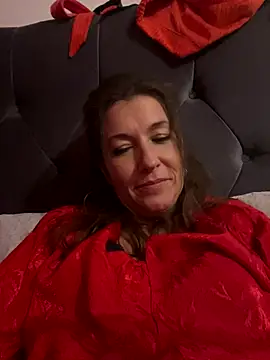 Lwhite1 online show from 10/26/25, 07:20