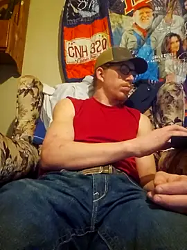 Snapshot of REDHAMMER_ chatting on 03/11/25, 12:33 REDHAMMER  online show from 03/11/25, 12:33