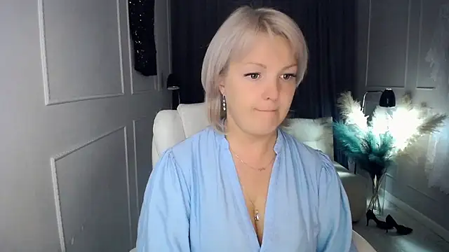 Juarnea online show from 09/24/25, 01:36