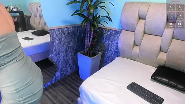 emily jones 1 online show from 02/24/25, 01:21