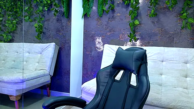 emily jones 1 online show from 11/10/25, 12:04