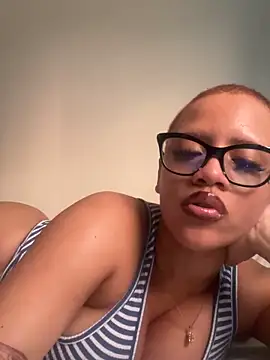 Snapshot of Charlotee_ chatting on 01/05/25, 12:42 Charlotee online show from 01/05/25, 12:42