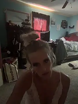 vixendoll87 online show from 11/12/25, 07:13