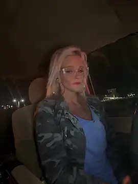 vixendoll87 online show from 01/18/26, 12:25