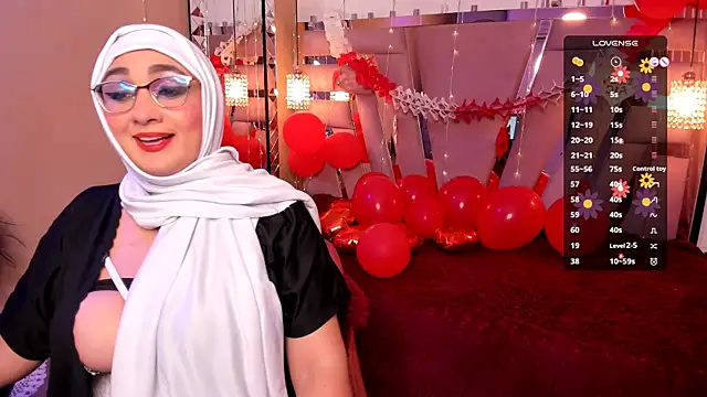 Snapshot of HijabiMilf chatting on 02/12/25, 01:48 HijabiMilf online show from 02/12/25, 01:48