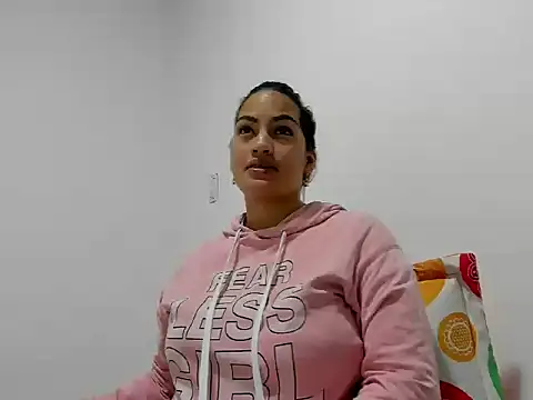 Snapshot of SamanthaBeke chatting on 04/28/26, 01:04 SamanthaBeke online show from 04/28/26, 01:04