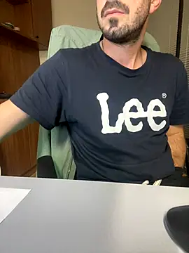 Snapshot of giorgakaci69 chatting on 10/09/25, 03:21 giorgakaci69 online show from 10/09/25, 03:21