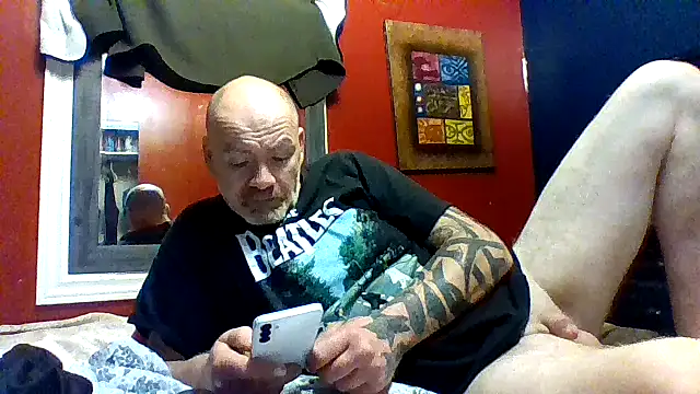 Snapshot of tinycock74tny chatting on 10/20/25, 04:24 tinycock74tny online show from 10/20/25, 04:24