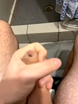 Snapshot of magrossebite25cm chatting on 11/18/25, 04:39 magrossebite25cm online show from 11/18/25, 04:39