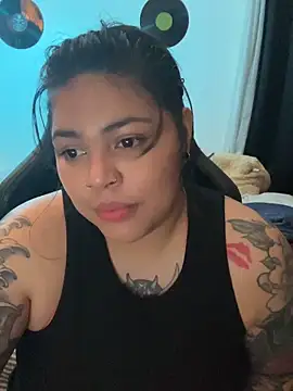 Snapshot of miacanela_xo chatting on 05/17/26, 02:09 miacanela xo online show from 05/17/26, 02:09