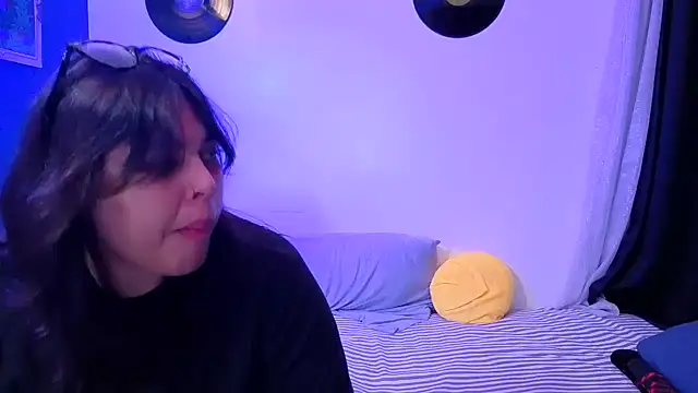 Snapshot of miacanela_xo chatting on 05/21/26, 03:02 miacanela xo online show from 05/21/26, 03:02