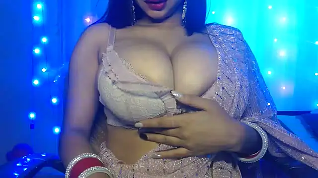 Snapshot of Naughty_nikkii chatting on 03/08/25, 11:37 Naughty nikkii online show from 03/08/25, 11:37