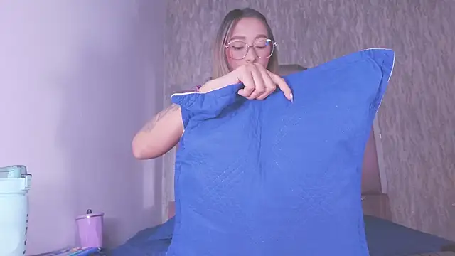 vale ross  online show from 10/16/25, 03:07