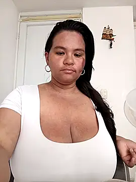 Julieta-tits online show from 05/21/26, 04:36