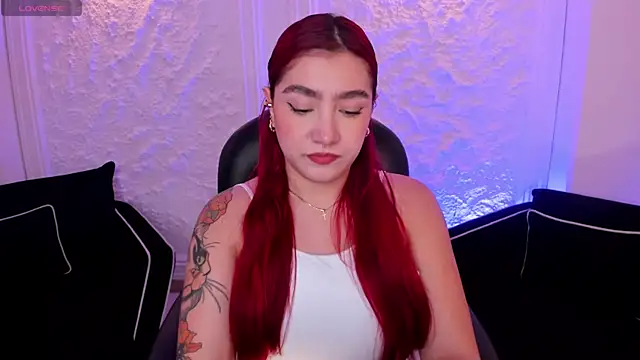 ViolettCastel online show from 10/17/25, 07:05