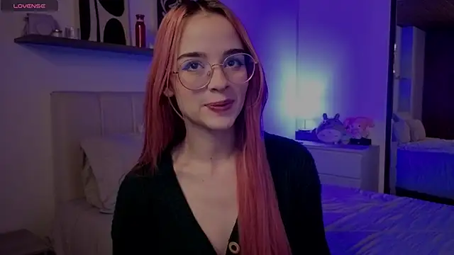 Roxxy mora online show from 12/17/25, 10:16