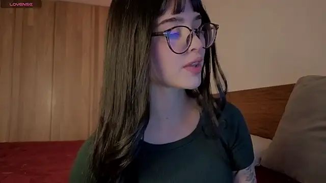 Snapshot of Roxxy_mora chatting on 06/11/26, 10:19 Roxxy mora online show from 06/11/26, 10:19