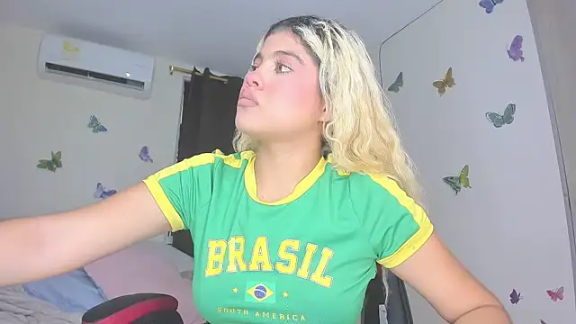 sofiacastillo01 online show from 11/15/25, 01:18