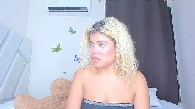 sofiacastillo01 online show from 02/23/26, 12:52