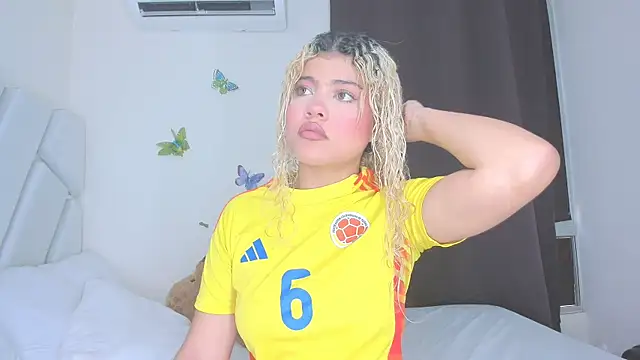 sofiacastillo01 online show from 03/26/26, 03:39