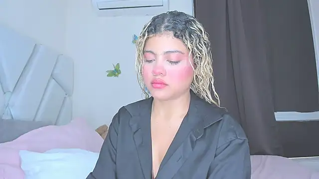 sofiacastillo01 online show from 04/28/26, 08:14