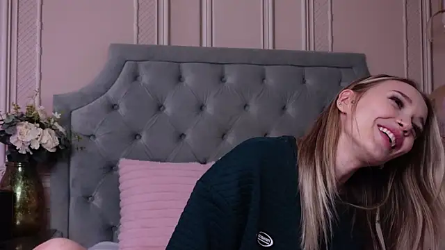 LucyAddison online show from 06/19/26, 04:11