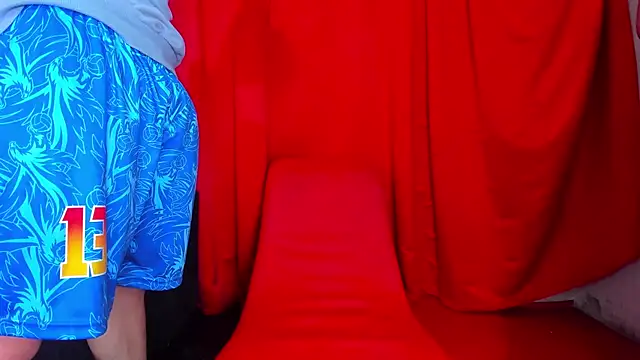 Snapshot of Extreme_Team8 chatting on 01/12/25, 04:21 Extreme Team8 online show from 01/12/25, 04:21